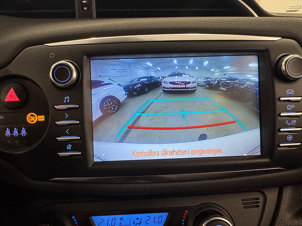 Vehicle Image 25