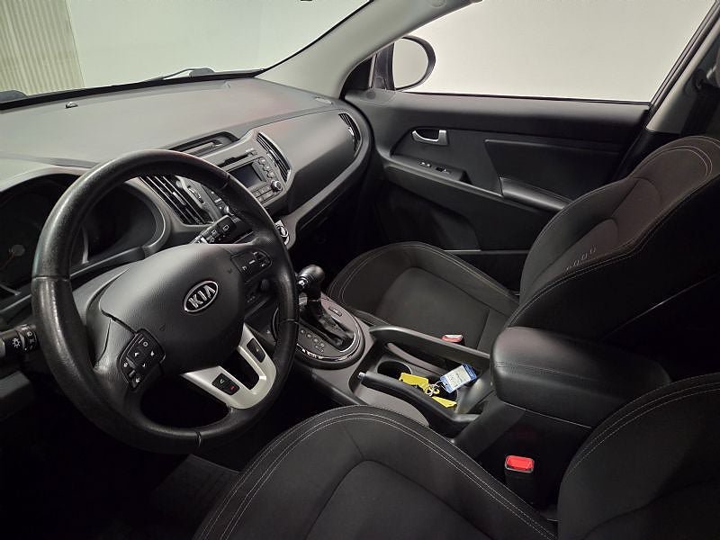 Vehicle Image 10
