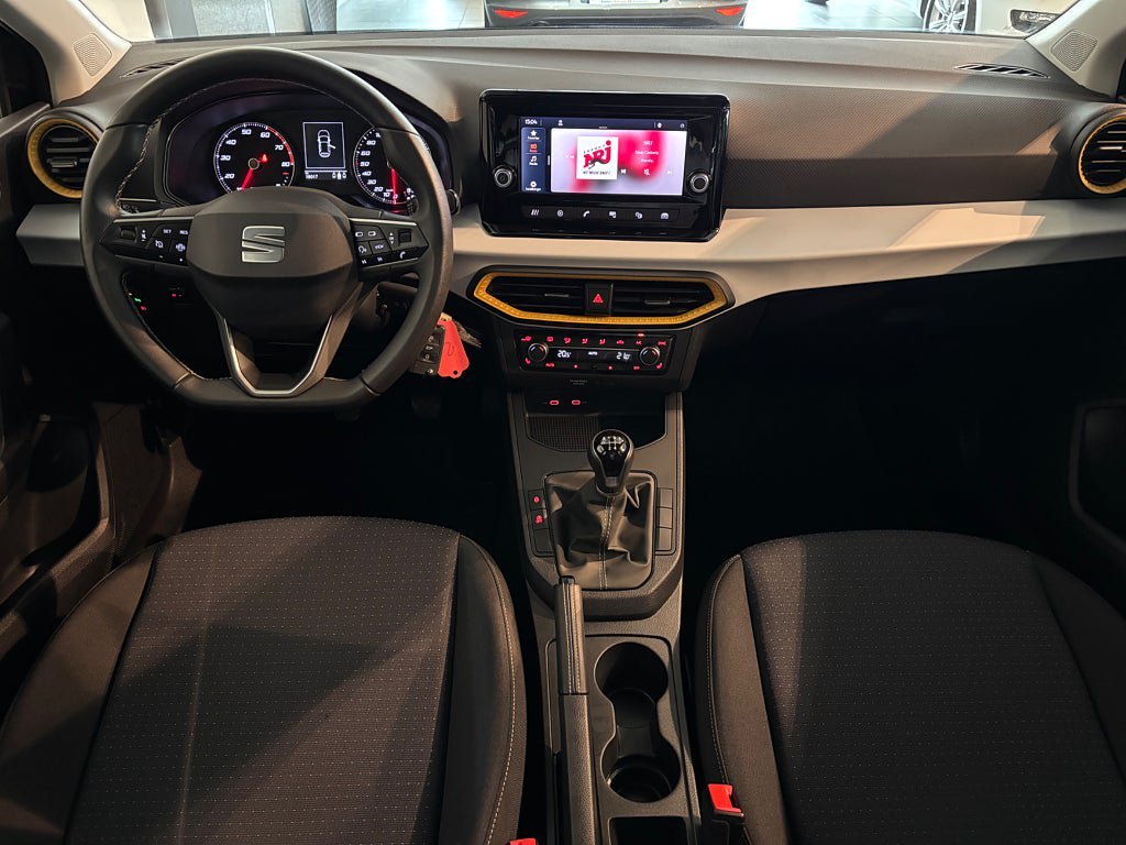Vehicle Image 6