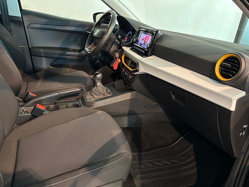 Vehicle Image 9