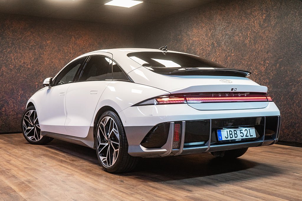 Vehicle Image 6