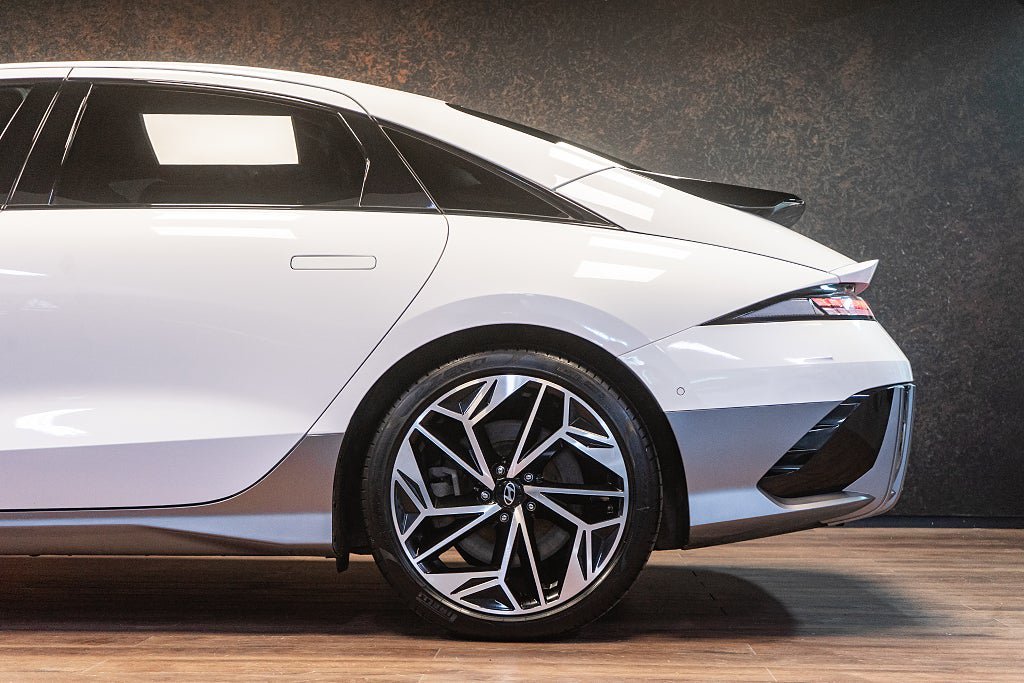 Vehicle Image 9