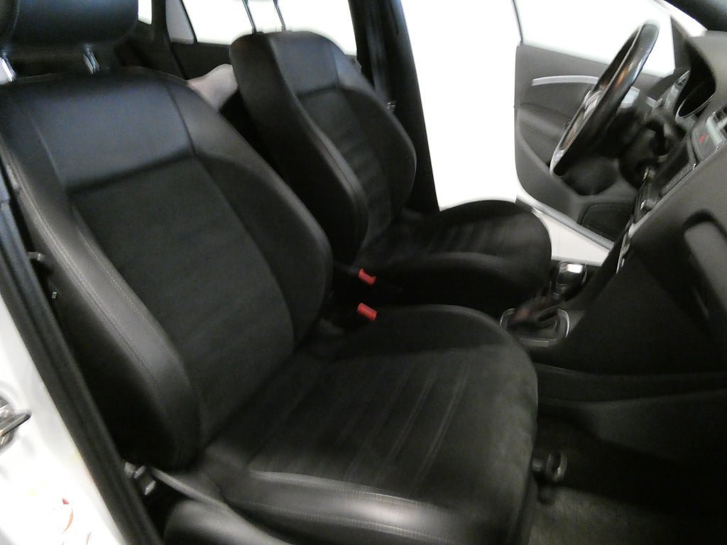 Vehicle Image 16
