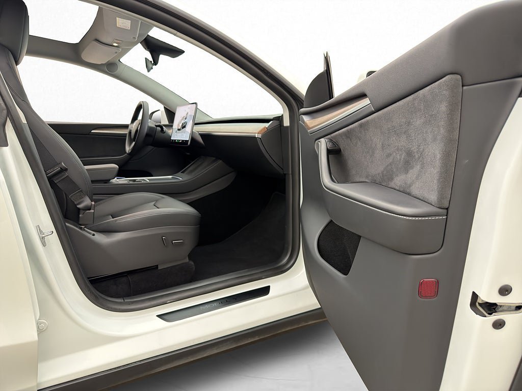 Vehicle Image 21