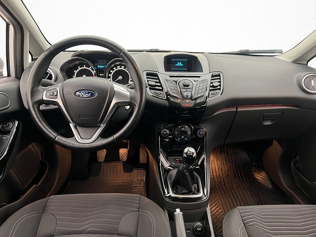 Vehicle Image 12