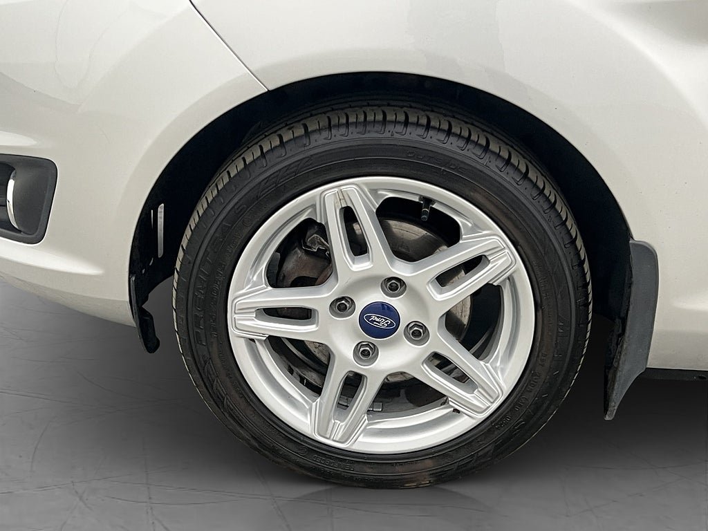 Vehicle Image 23