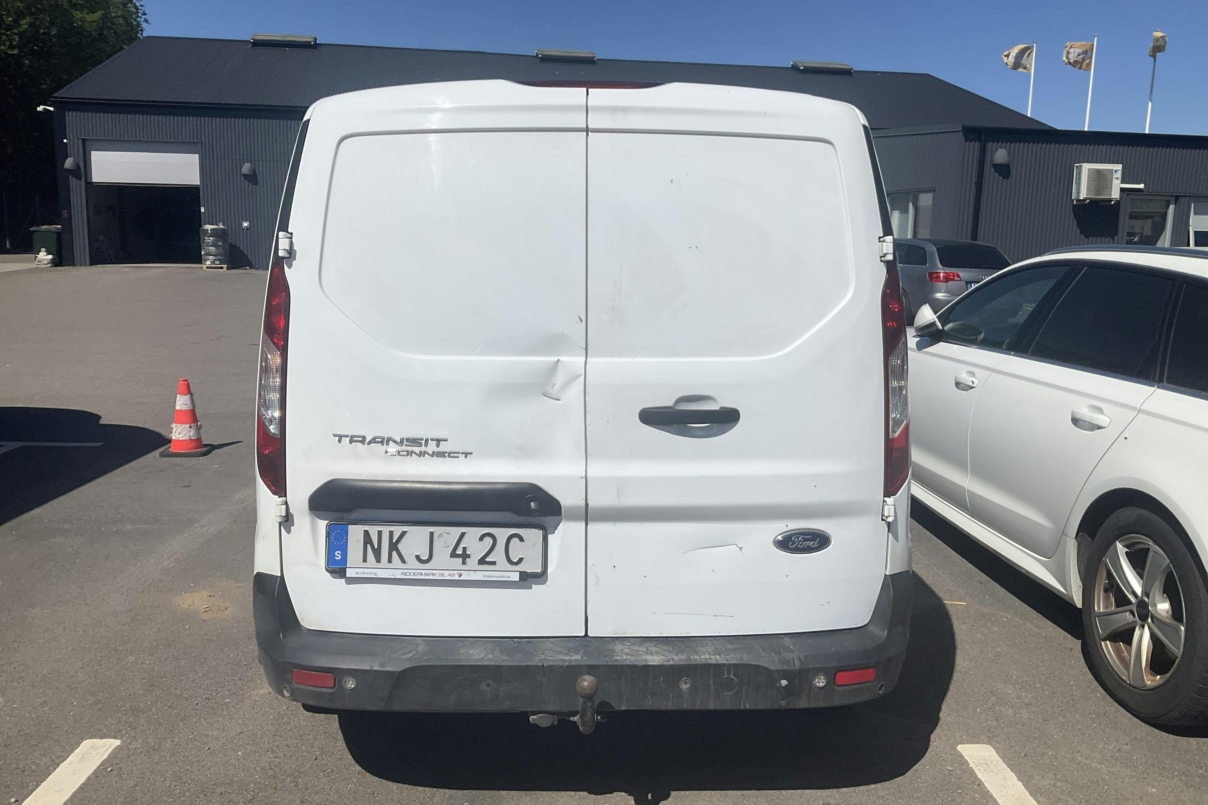 Vehicle Image 6