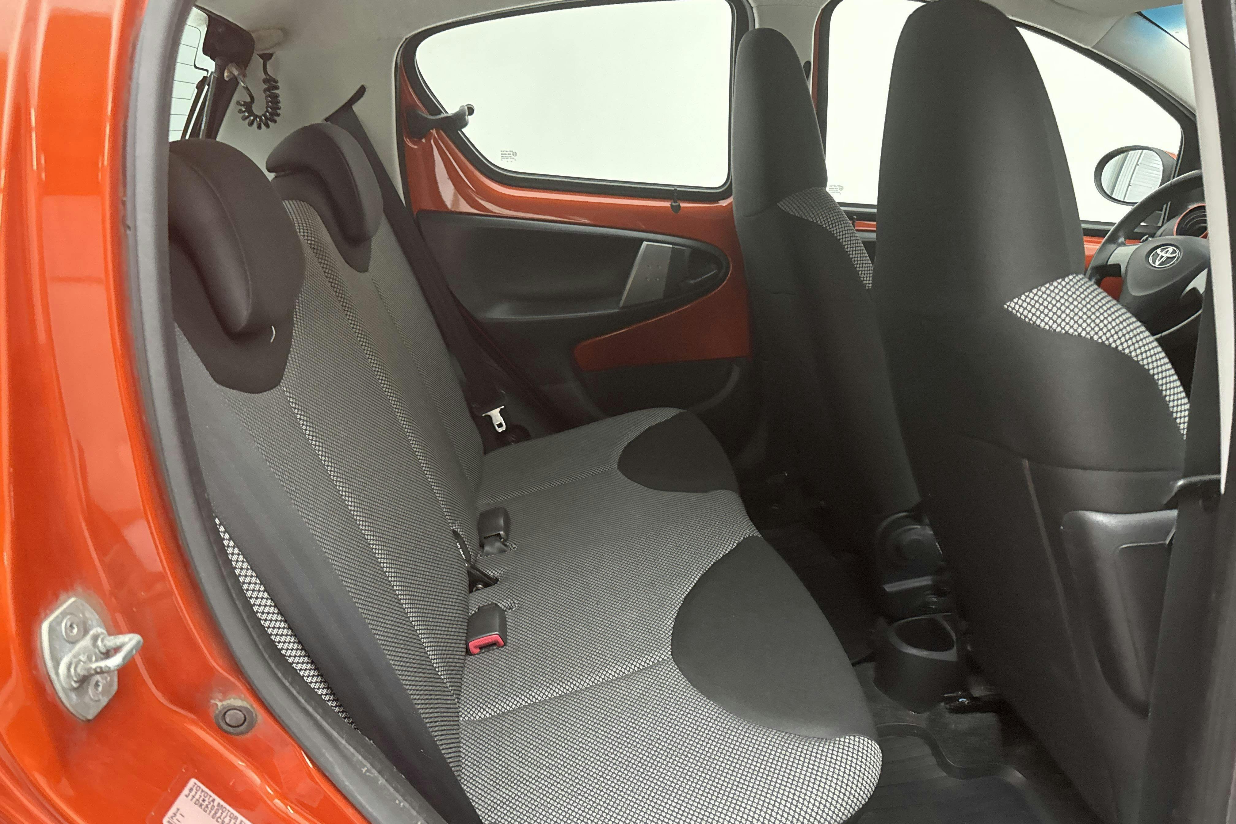 Vehicle Image 8