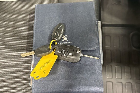 Vehicle Image 23