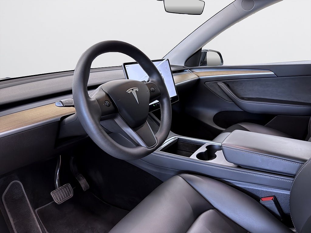 Vehicle Image 9