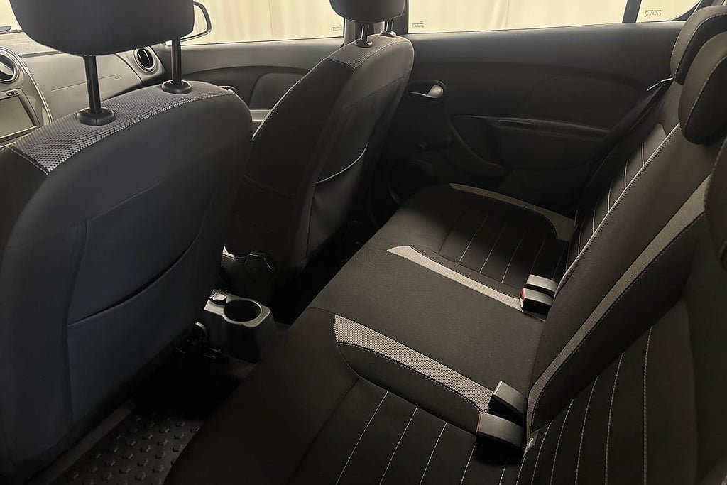 Vehicle Image 12