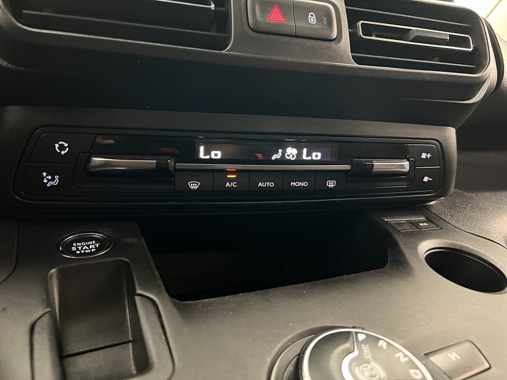 Vehicle Image 28