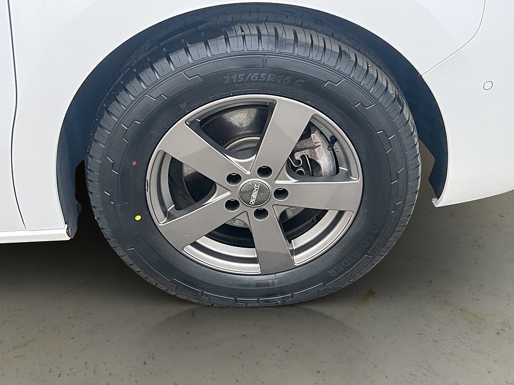Vehicle Image 32