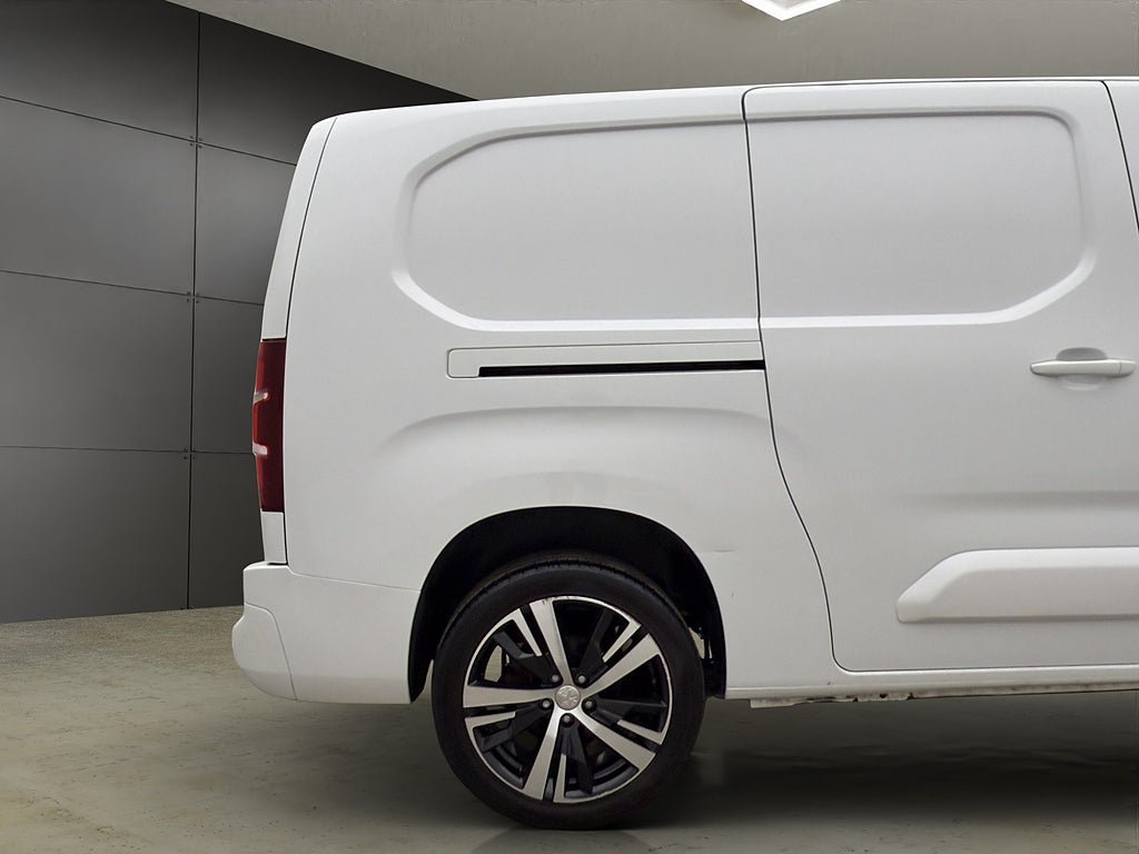 Vehicle Image 33