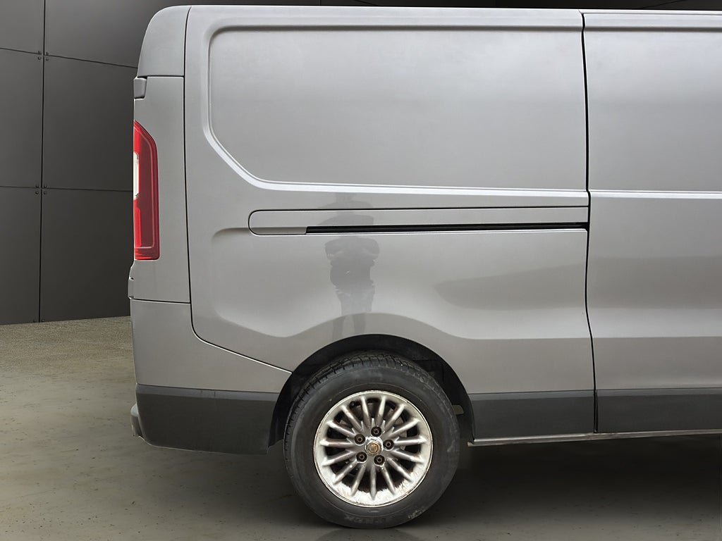 Vehicle Image 32