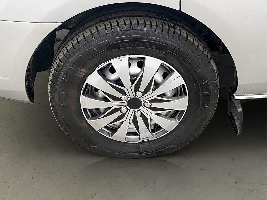Vehicle Image 25