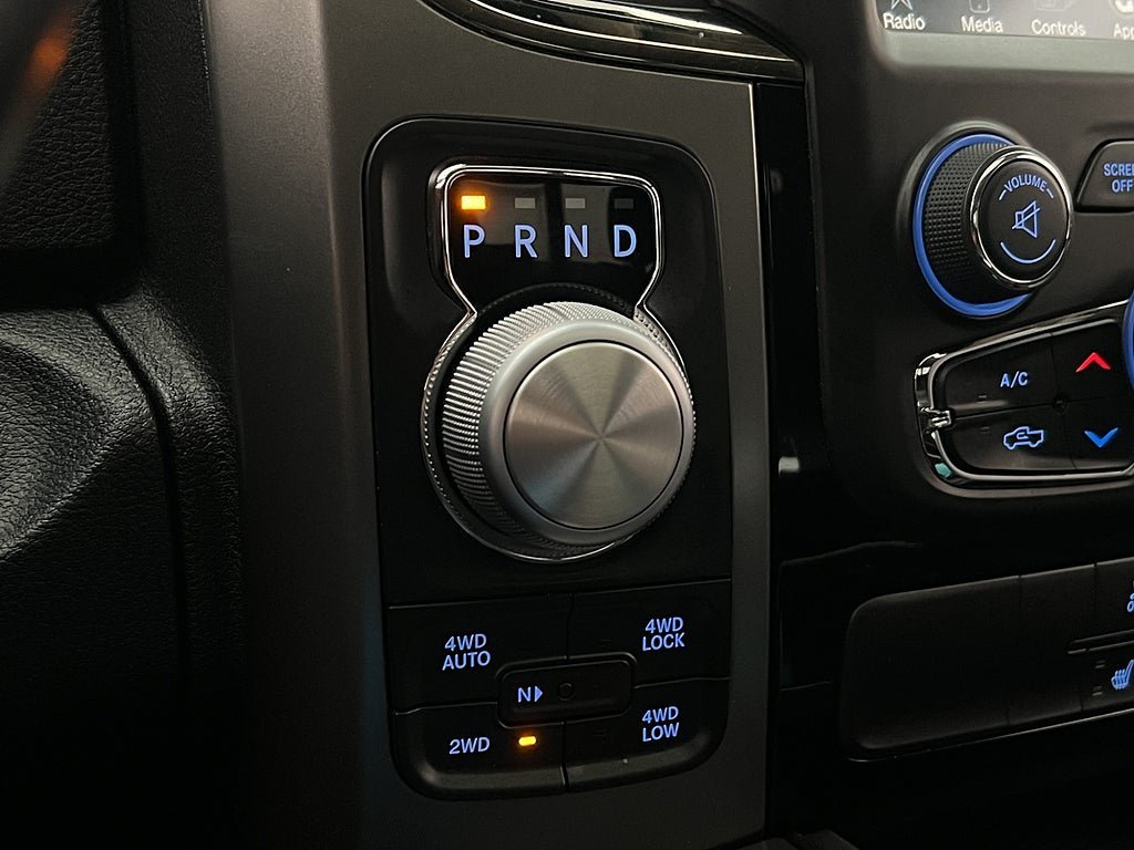 Vehicle Image 28