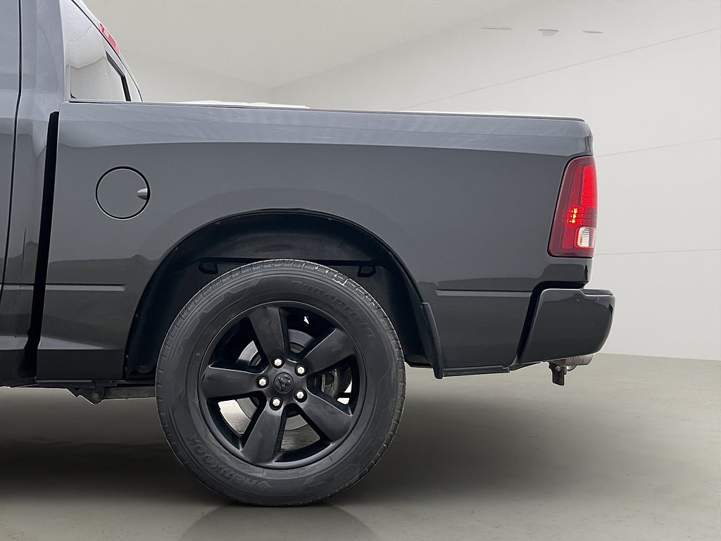 Vehicle Image 35