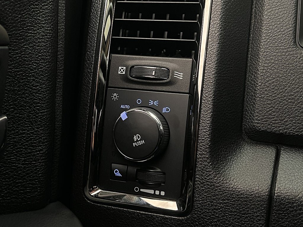 Vehicle Image 38