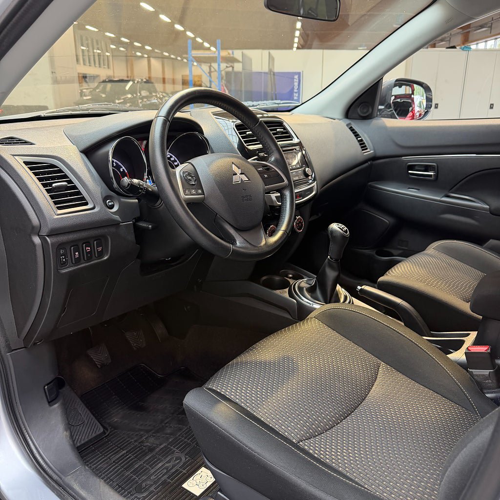 Vehicle Image 8