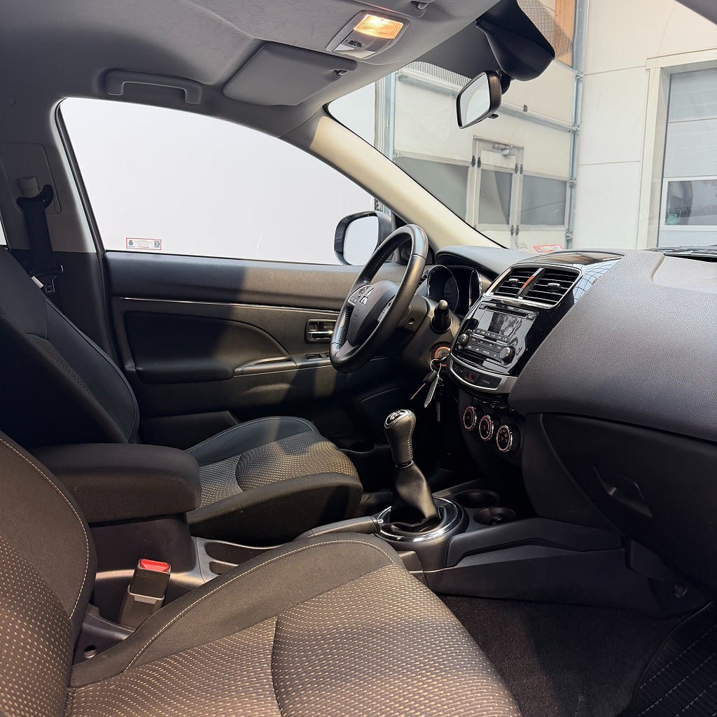 Vehicle Image 11