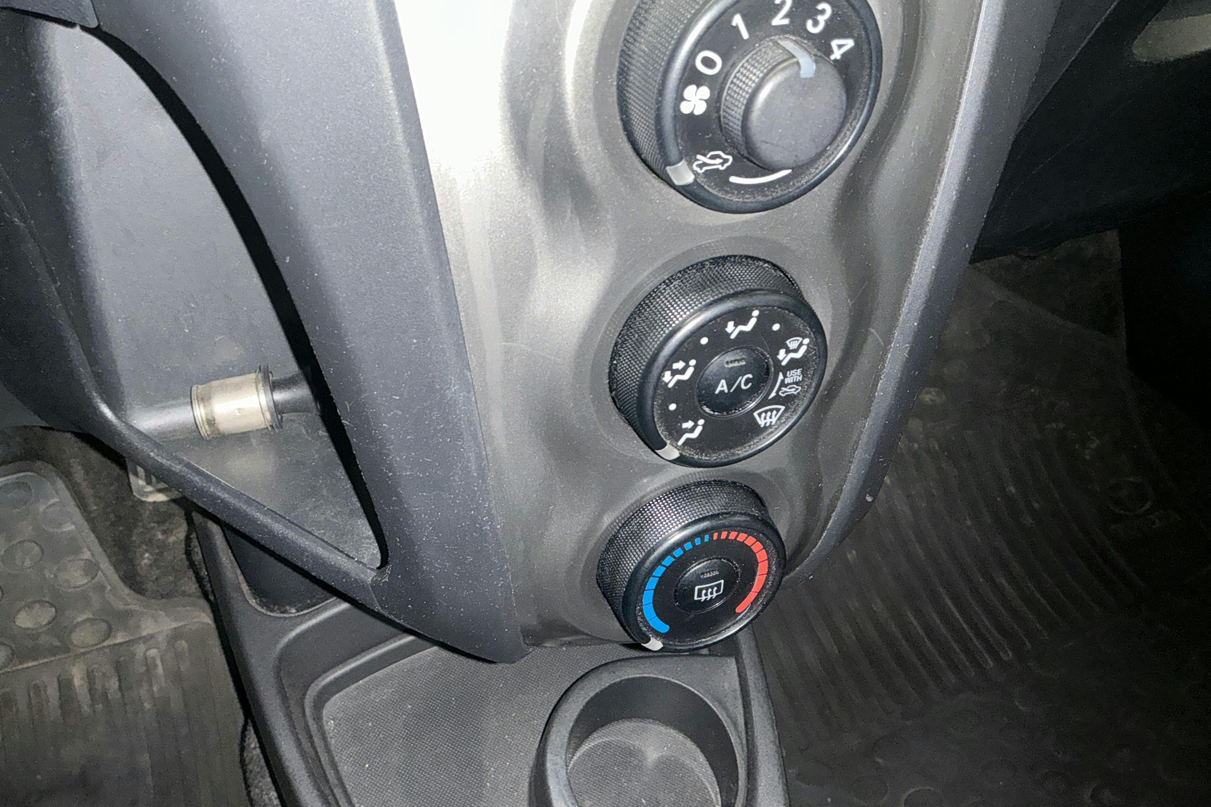 Vehicle Image 12