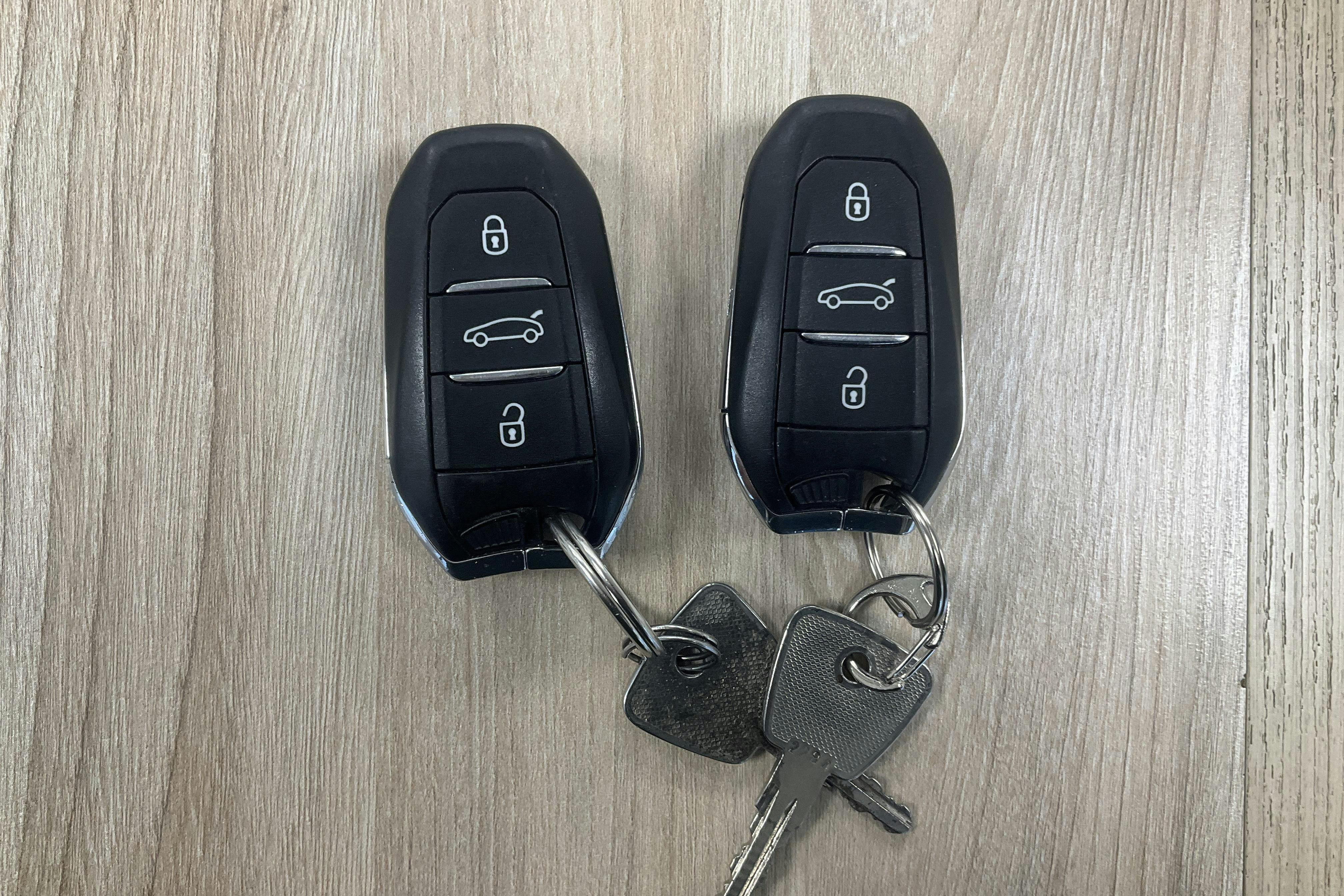 Vehicle Image 15