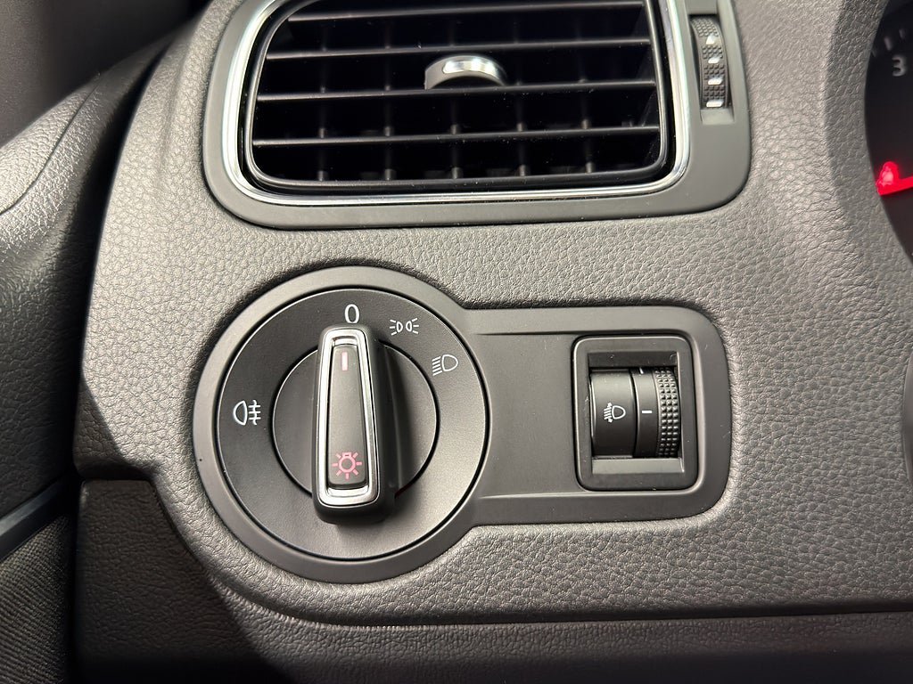 Vehicle Image 28