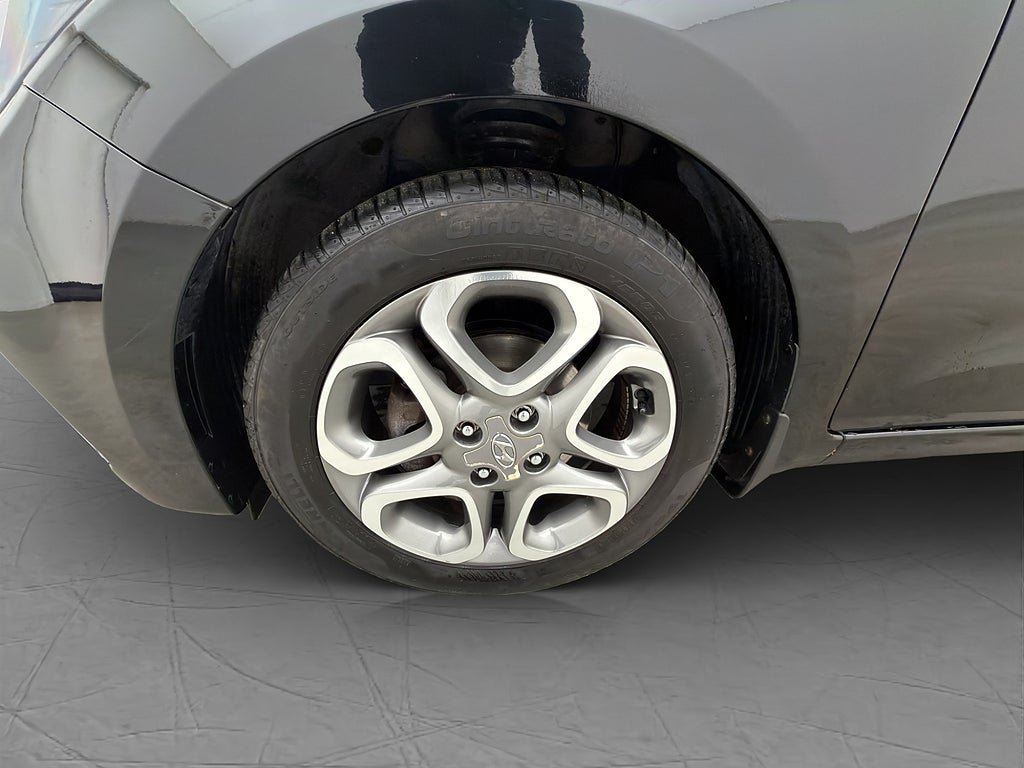 Vehicle Image 25