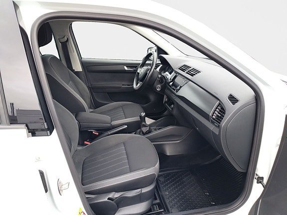 Vehicle Image 15
