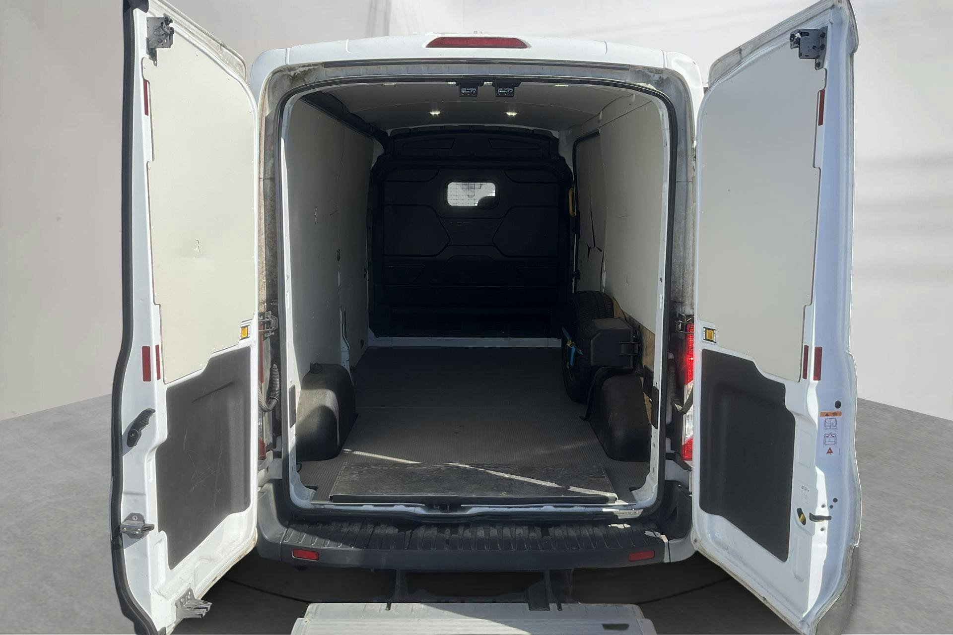 Vehicle Image 9
