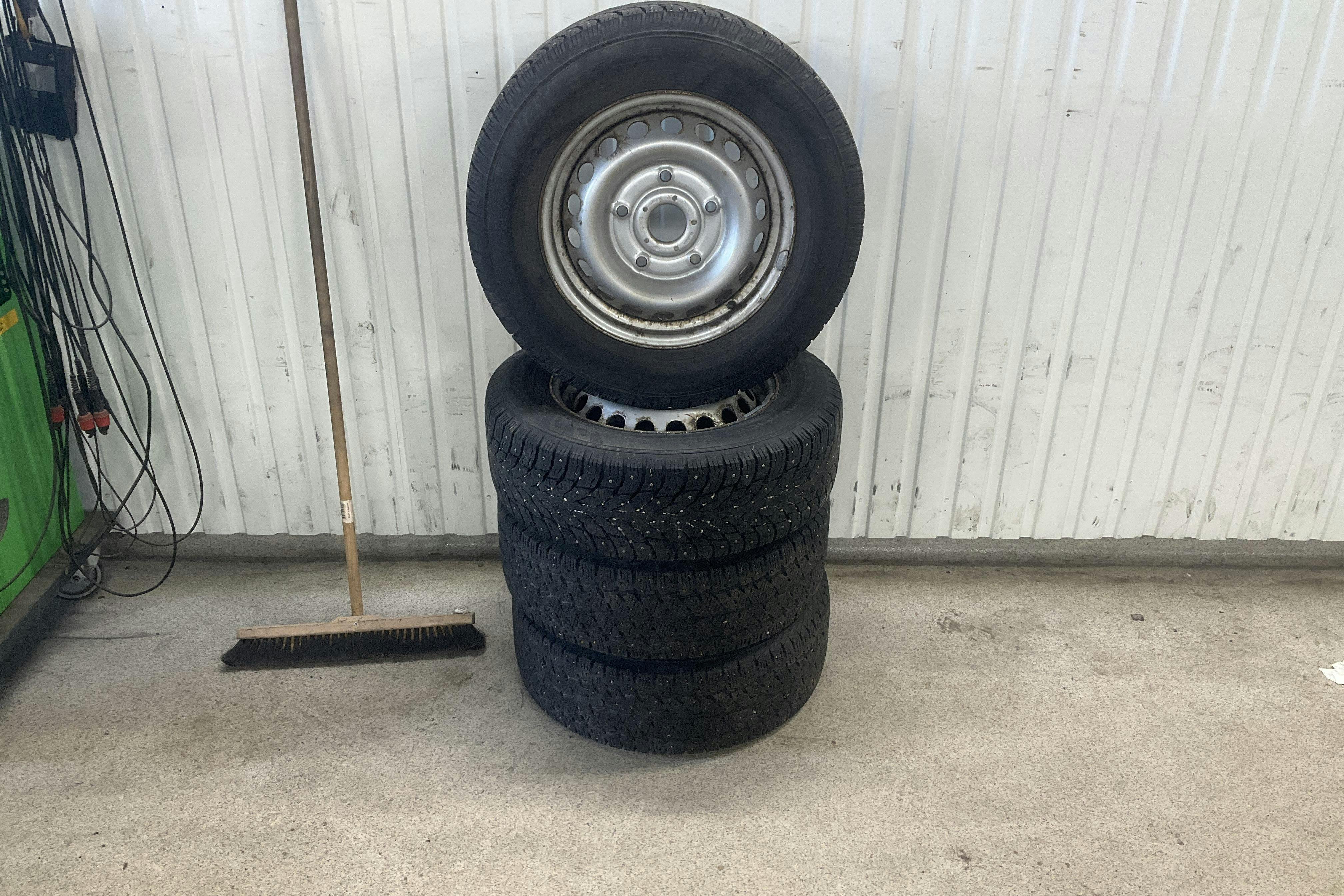 Vehicle Image 13