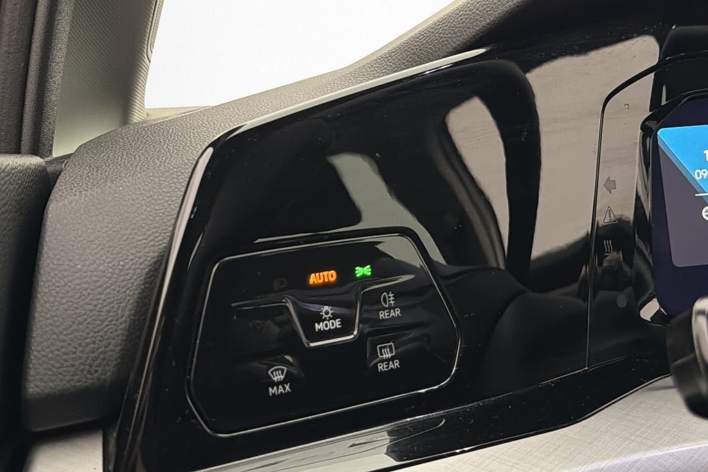 Vehicle Image 24