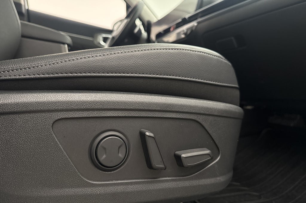 Vehicle Image 35