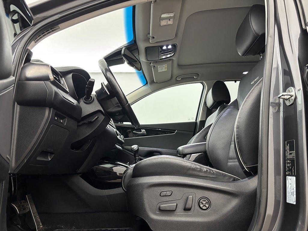 Vehicle Image 14
