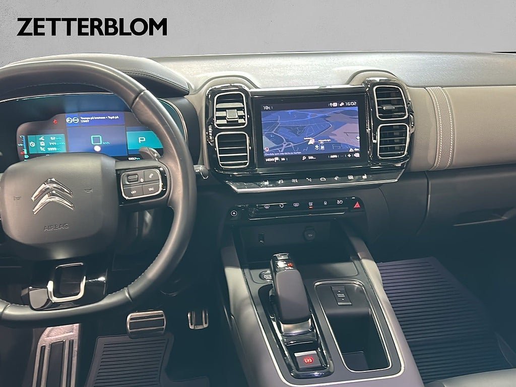 Vehicle Image 10