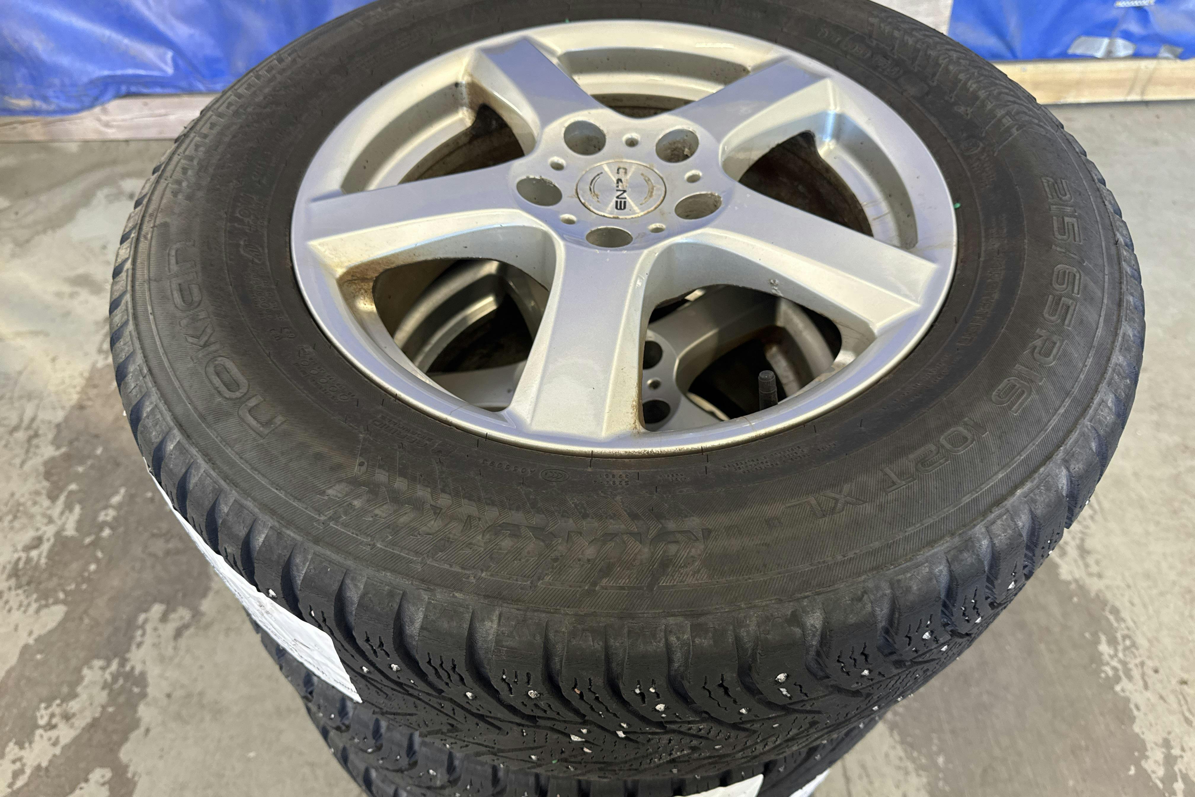 Vehicle Image 16