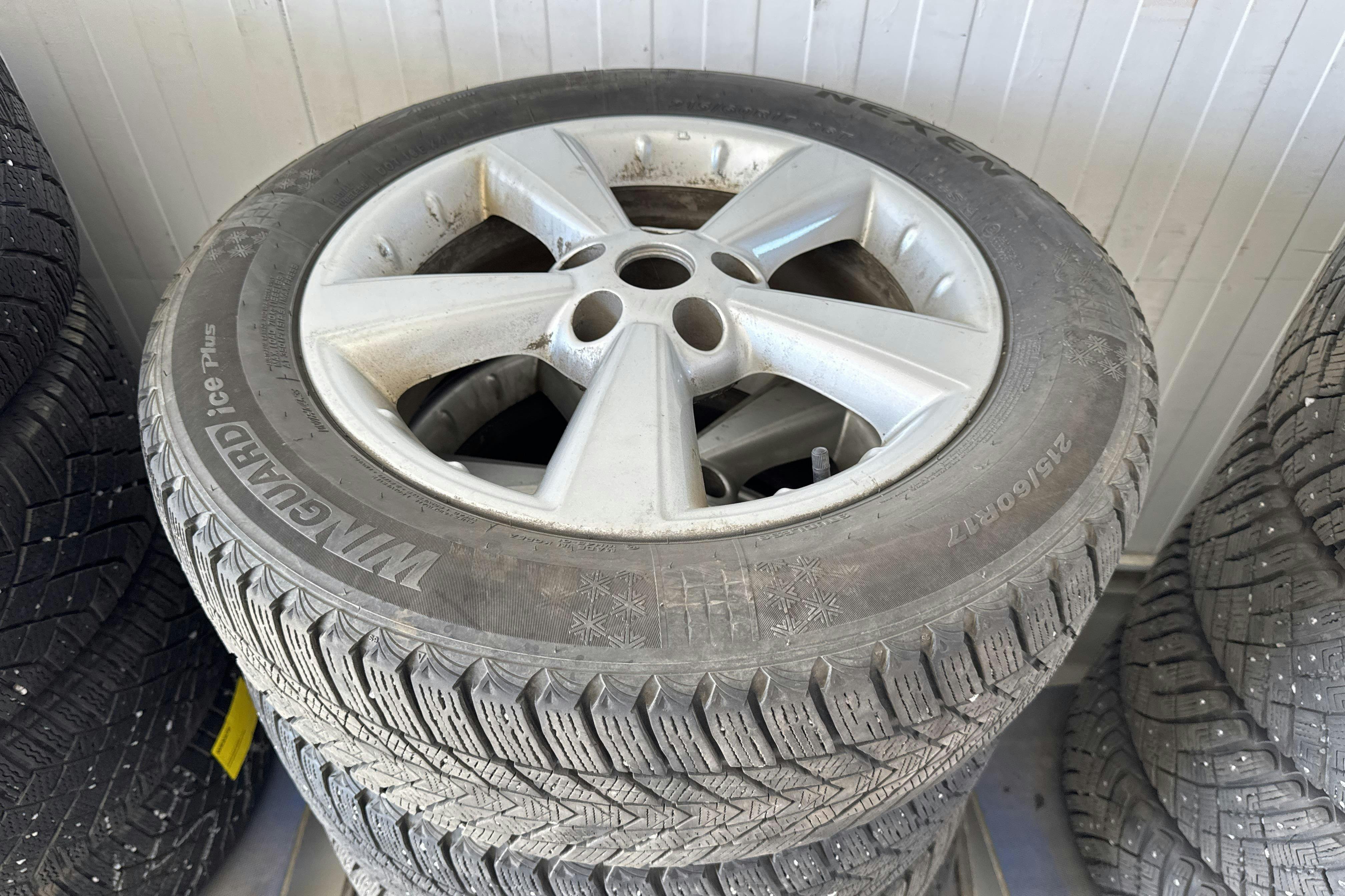Vehicle Image 18