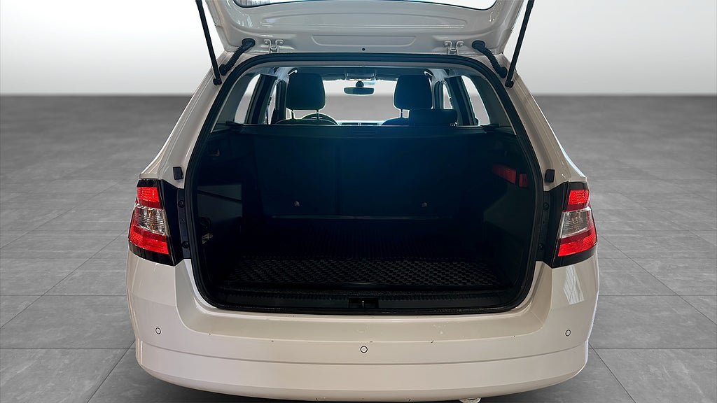 Vehicle Image 13