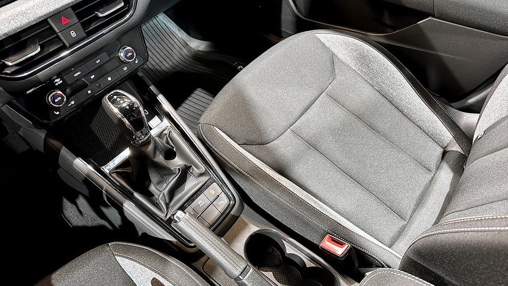 Vehicle Image 15