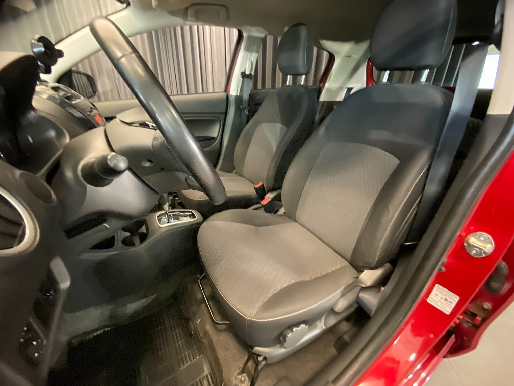 Vehicle Image 7