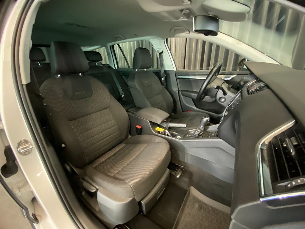 Vehicle Image 9