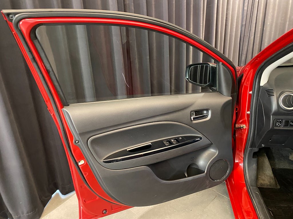 Vehicle Image 12