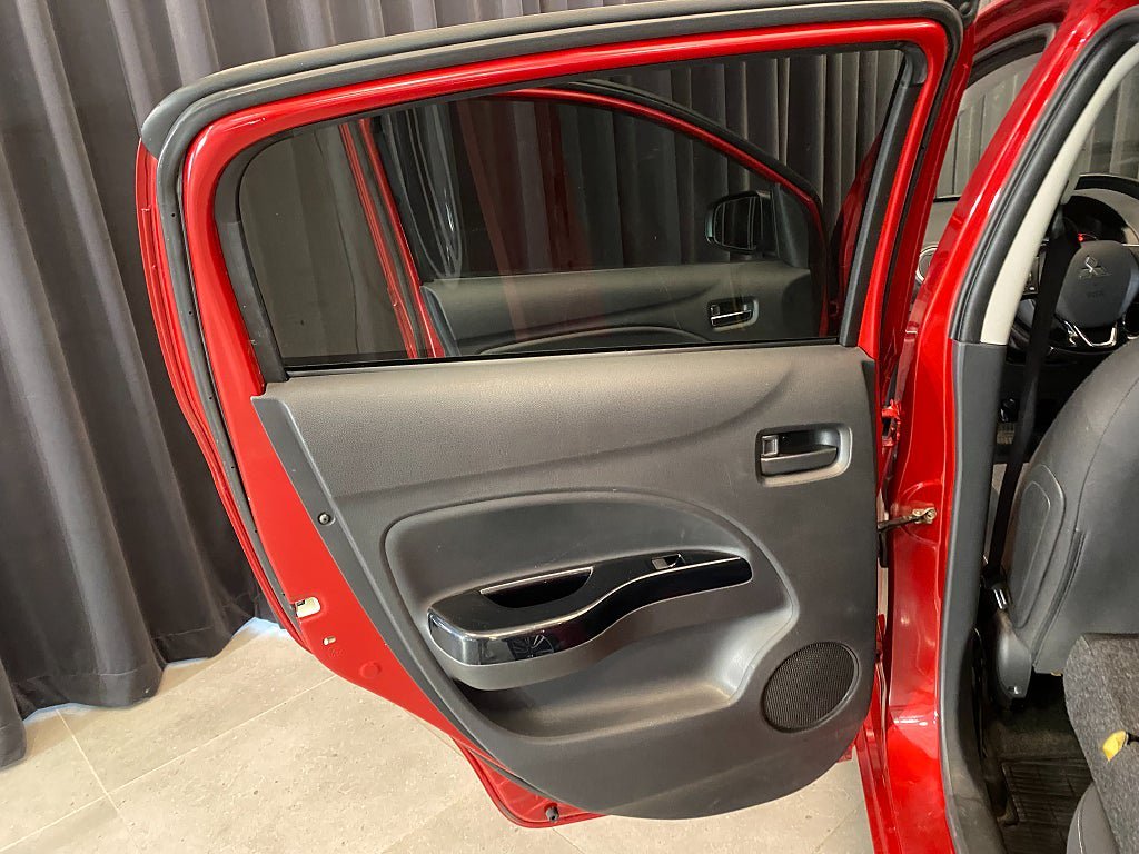 Vehicle Image 14