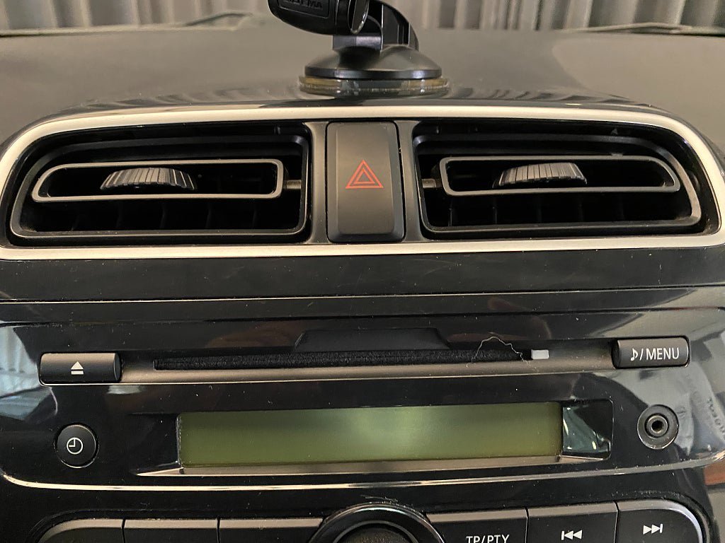 Vehicle Image 25