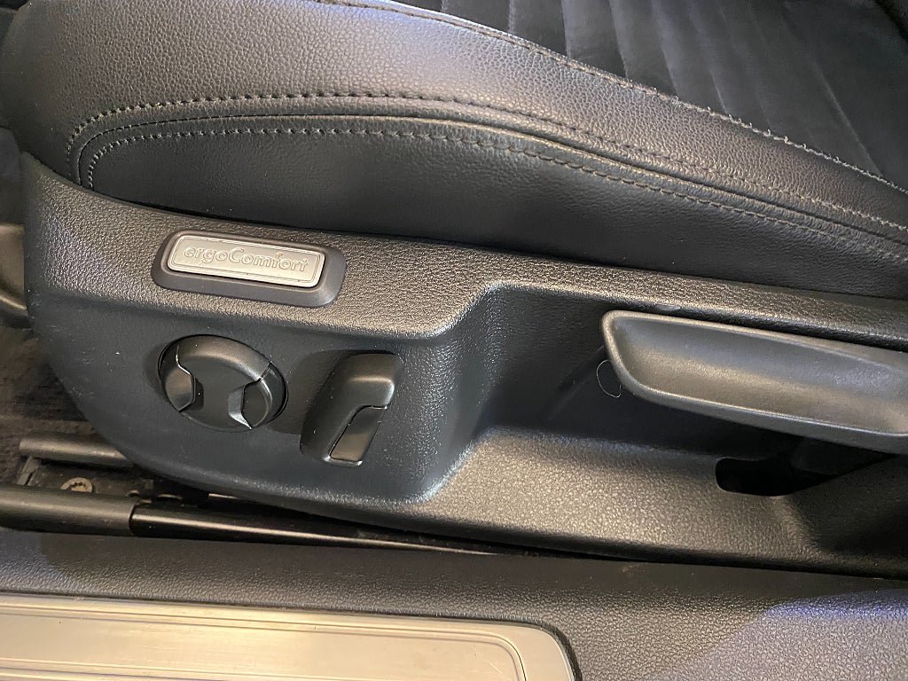 Vehicle Image 36