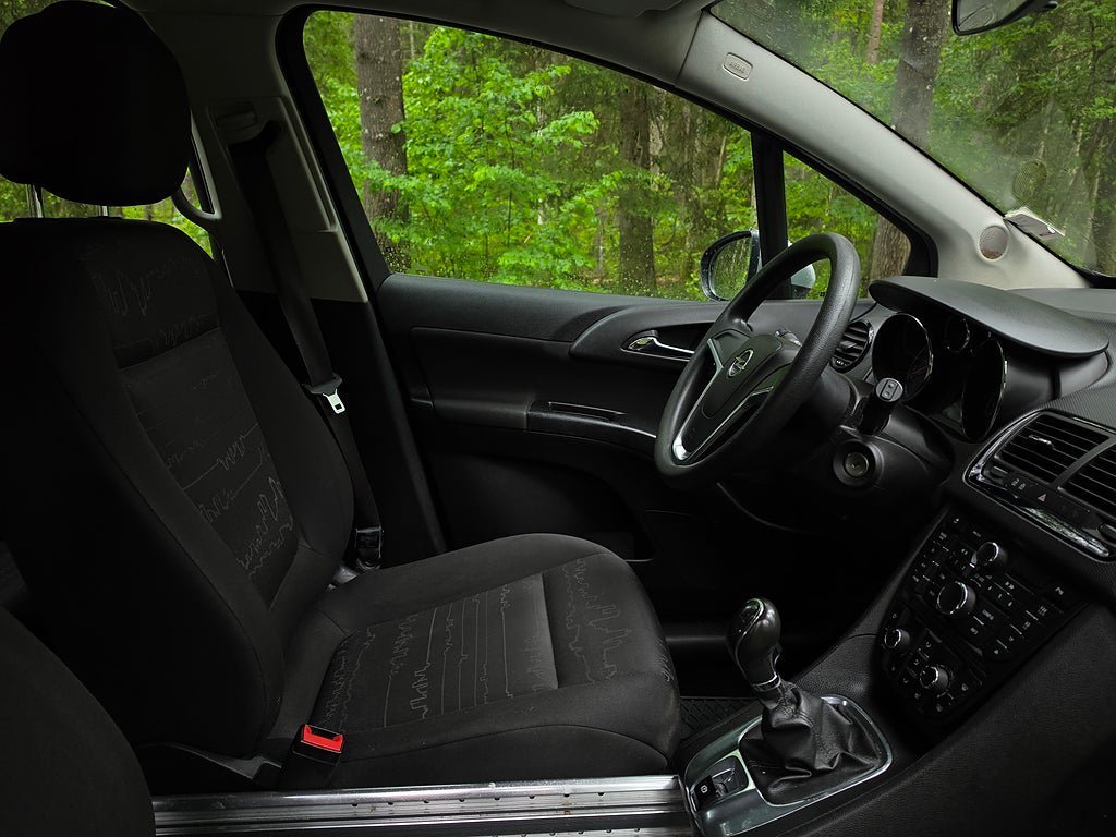 Vehicle Image 12