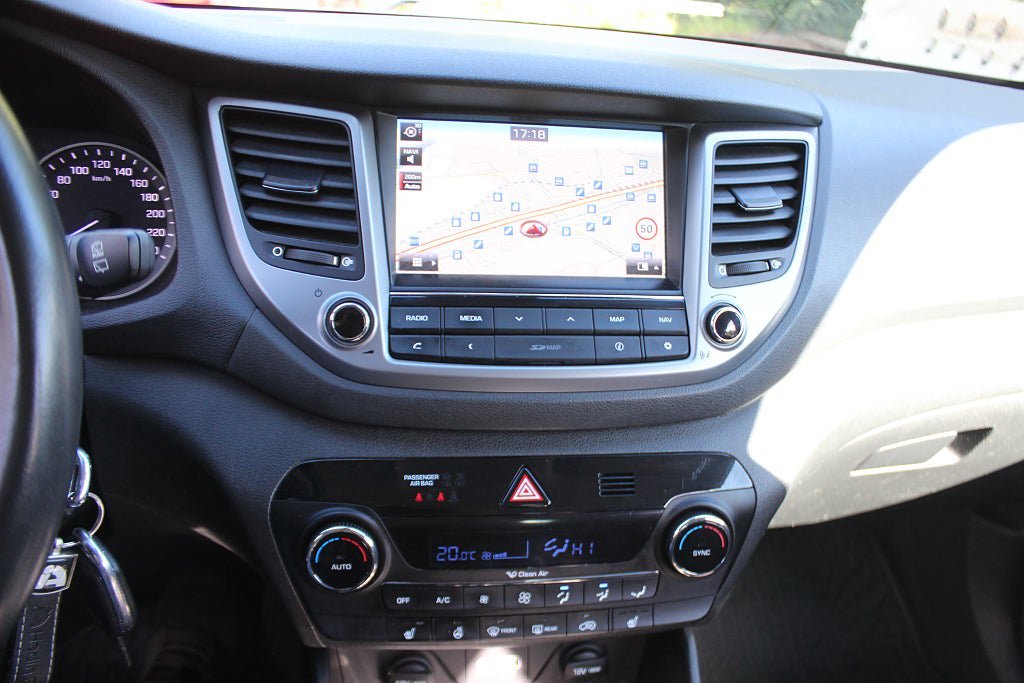 Vehicle Image 25
