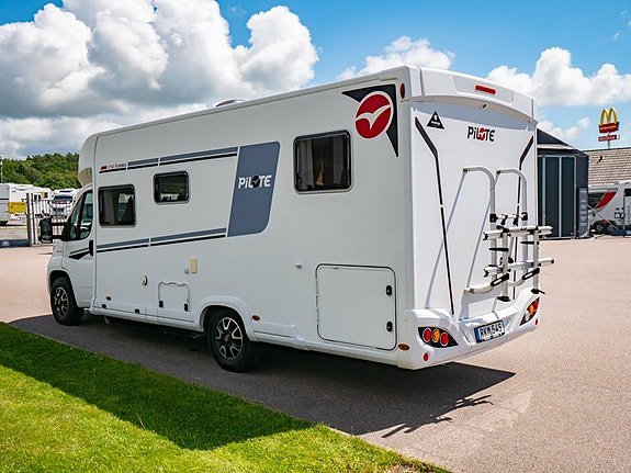 Vehicle Image 24