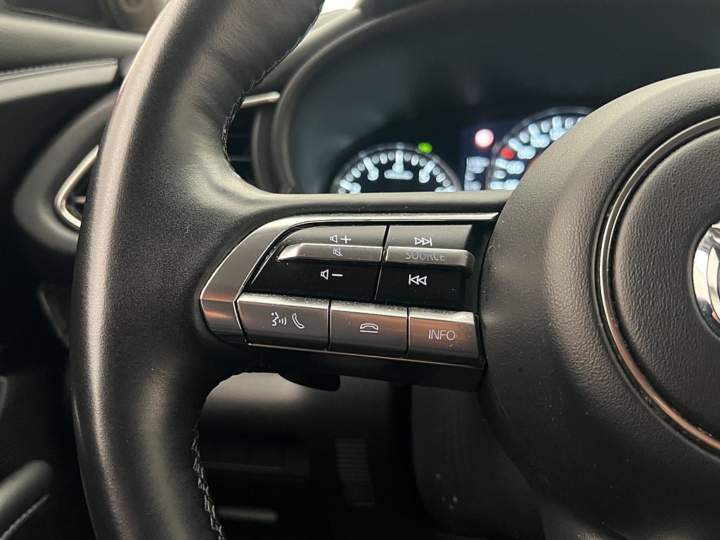 Vehicle Image 25